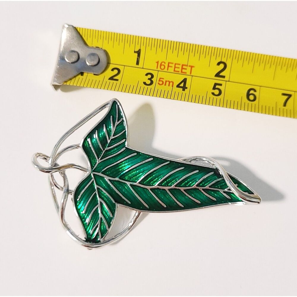 Lord of the Rings Leaf of Lorien Elvish Fellowship Enamel Pin Brooch & Box - Picture 10 of 10